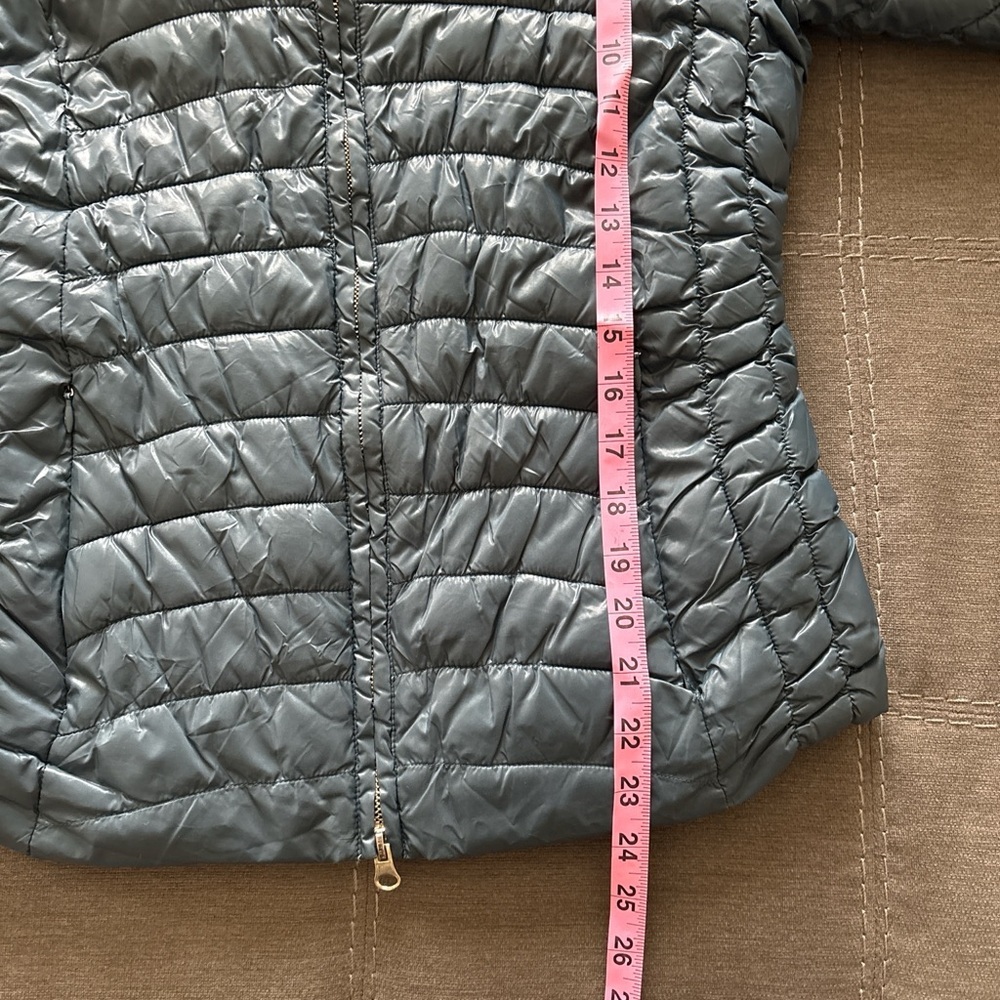 Armani Jeans Women's Puffer Jacket - Dark celadon full zip pockets. Size 0 - Picture 5 of 9